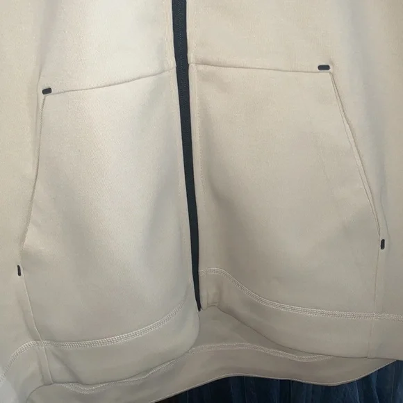 NWT Nike Sportswear Tech Fleece - Picture 4 of 5